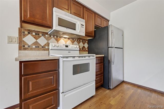 26070 N Lake Drive Drive, Harrison Twp, MI 48045