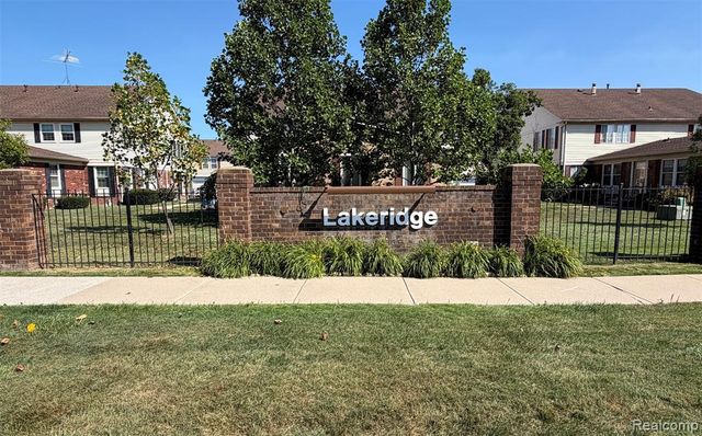 26070 N Lake Drive Drive, Harrison Twp, MI 48045