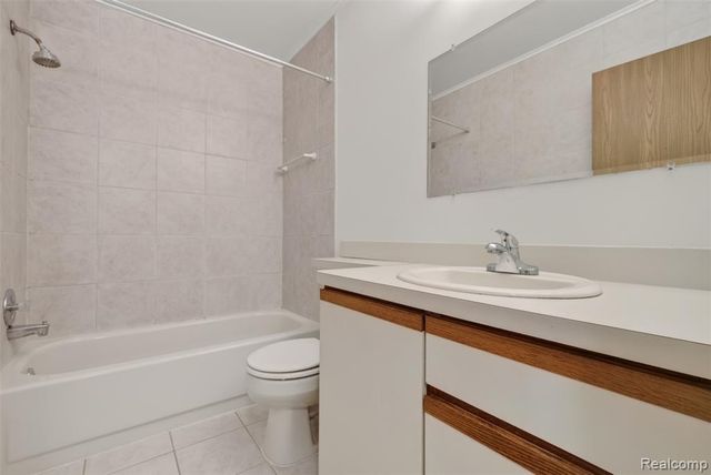26070 N Lake Drive Drive, Harrison Twp, MI 48045