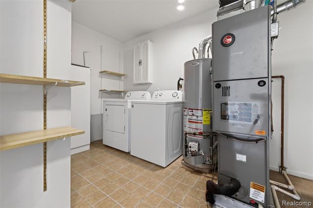 26070 N Lake Drive Drive, Harrison Twp, MI 48045