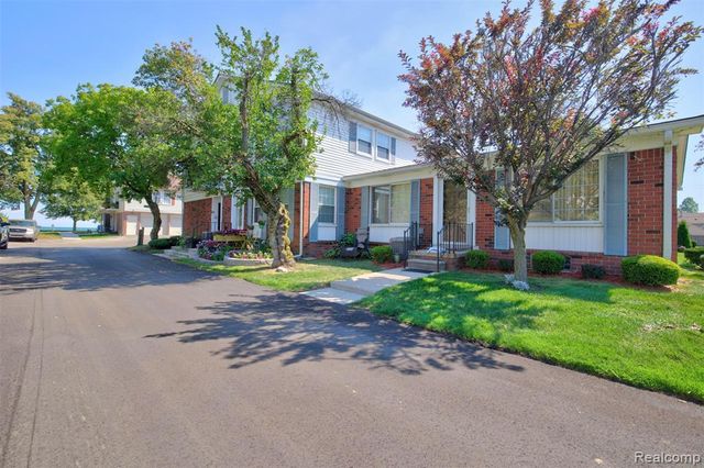 26070 N Lake Drive Drive, Harrison Twp, MI 48045