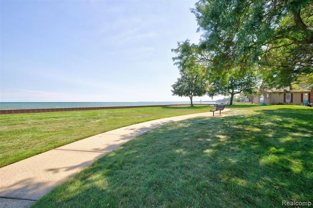 26070 N Lake Drive Drive, Harrison Twp, MI 48045