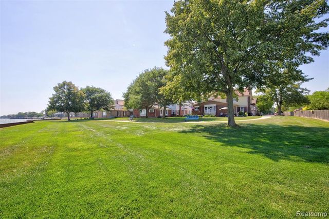 26070 N Lake Drive Drive, Harrison Twp, MI 48045