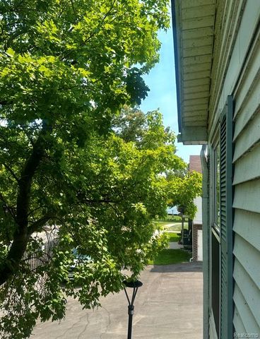 26070 N Lake Drive Drive, Harrison Twp, MI 48045