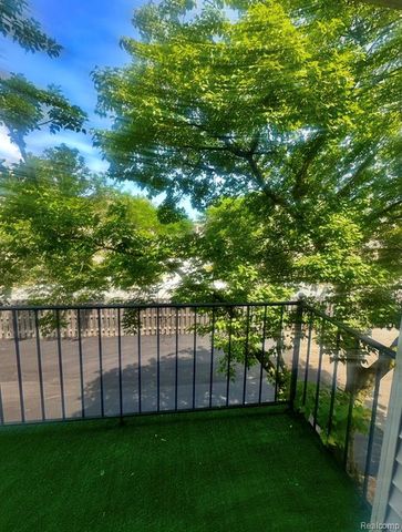 26070 N Lake Drive Drive, Harrison Twp, MI 48045