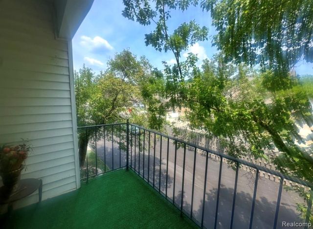 26070 N Lake Drive Drive, Harrison Twp, MI 48045
