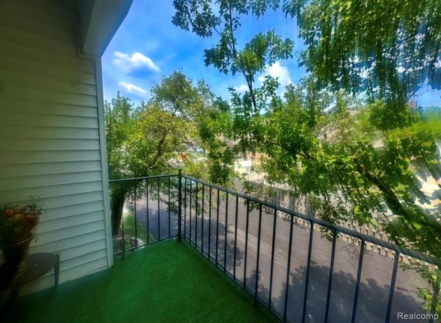26070 N Lake Drive Drive, Harrison Twp, MI 48045