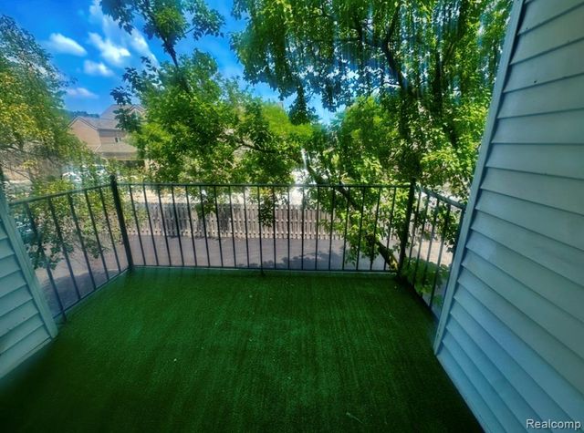 26070 N Lake Drive Drive, Harrison Twp, MI 48045