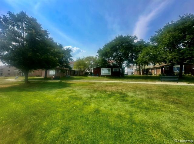26070 N Lake Drive Drive, Harrison Twp, MI 48045