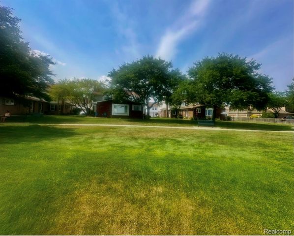 26070 N Lake Drive Drive, Harrison Twp, MI 48045