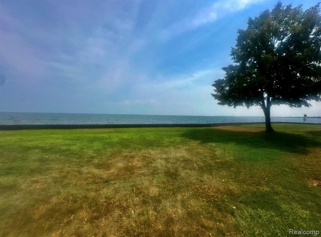 26070 N Lake Drive Drive, Harrison Twp, MI 48045