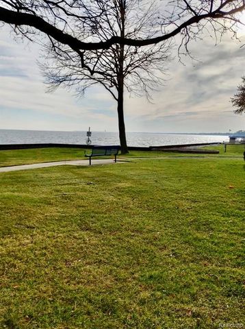 26070 N Lake Drive Drive, Harrison Twp, MI 48045