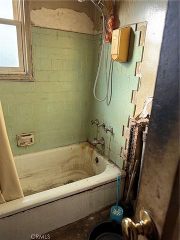 519 S Holly, Compton, CA 90221