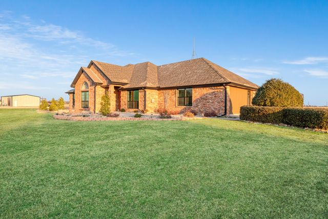 2748 Farm Road 2820, Sumner, TX 75486