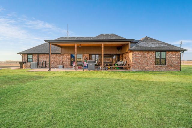 2748 Farm Road 2820, Sumner, TX 75486