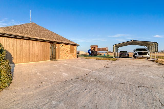 2748 Farm Road 2820, Sumner, TX 75486