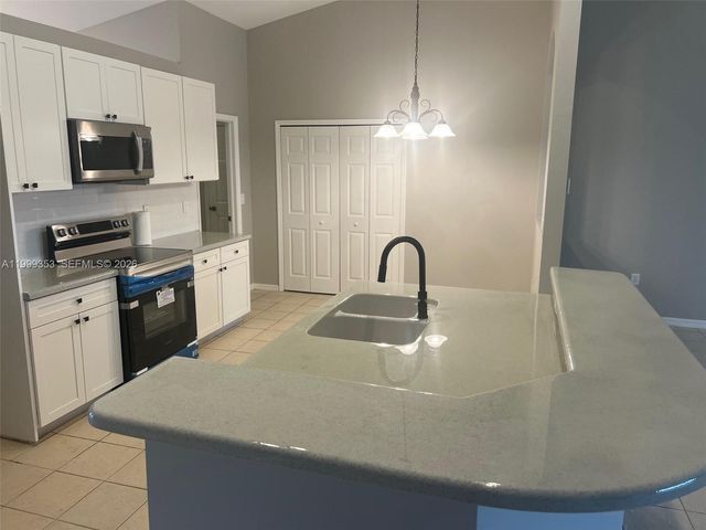 4015 6th St SW, Lehigh Acres, FL 33976