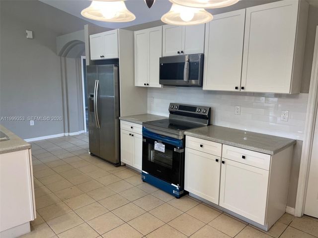 4015 6th St SW, Lehigh Acres, FL 33976