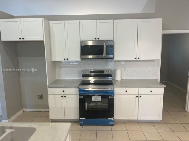 4015 6th St SW, Lehigh Acres, FL 33976