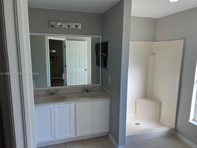 4015 6th St SW, Lehigh Acres, FL 33976