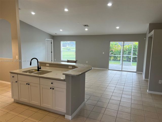 4015 6th St SW, Lehigh Acres, FL 33976