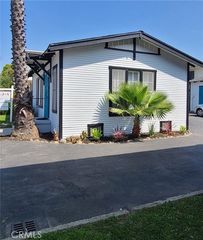 1848 Temple Avenue, Signal Hill, CA 90755
