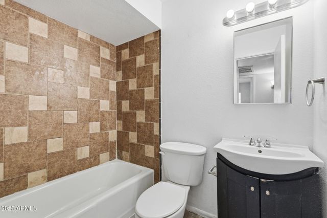 2112 W DAHLIA Drive, Phoenix, AZ 85029