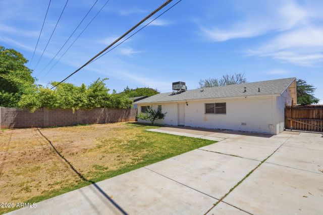 2112 W DAHLIA Drive, Phoenix, AZ 85029