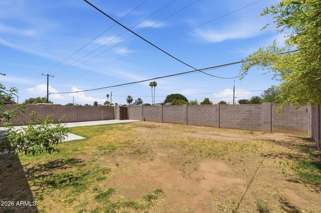 2112 W DAHLIA Drive, Phoenix, AZ 85029