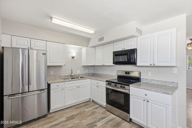 2112 W DAHLIA Drive, Phoenix, AZ 85029