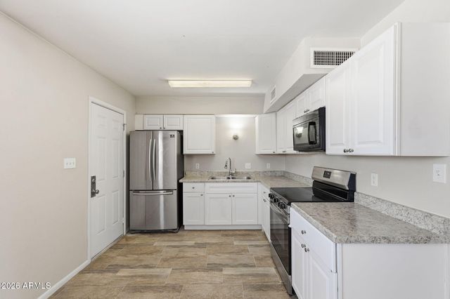 2112 W DAHLIA Drive, Phoenix, AZ 85029