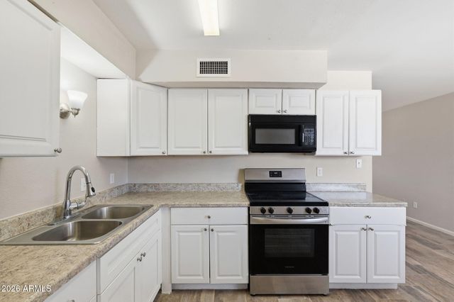 2112 W DAHLIA Drive, Phoenix, AZ 85029