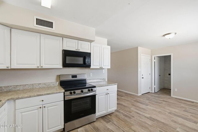 2112 W DAHLIA Drive, Phoenix, AZ 85029
