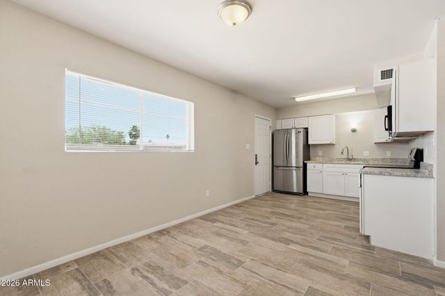 2112 W DAHLIA Drive, Phoenix, AZ 85029