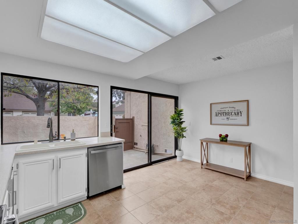 Image 13 of property listing at 830 Cinnamon, Chula Vista, CA 91910