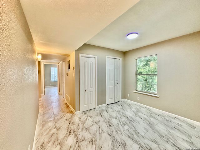 214 BASSWOOD DR, San Antonio, TX 78213