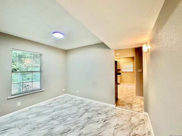 214 BASSWOOD DR, San Antonio, TX 78213