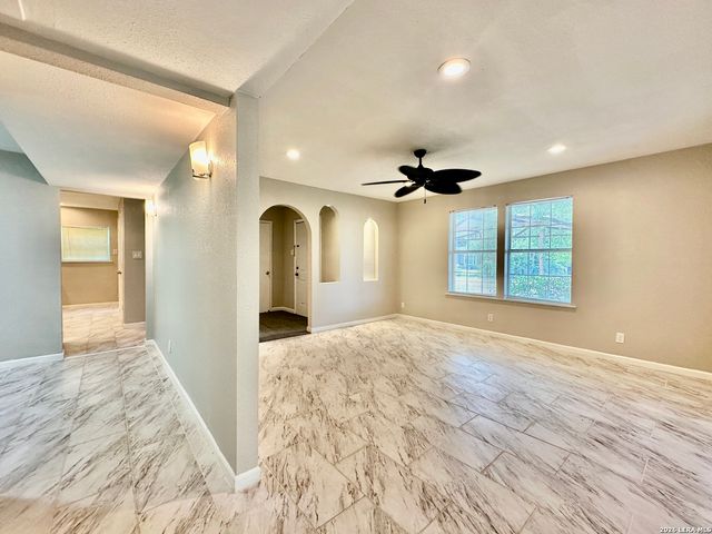 214 BASSWOOD DR, San Antonio, TX 78213
