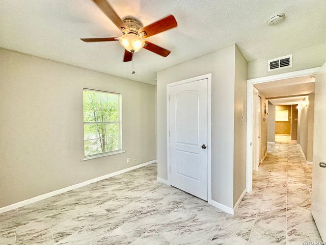 214 BASSWOOD DR, San Antonio, TX 78213
