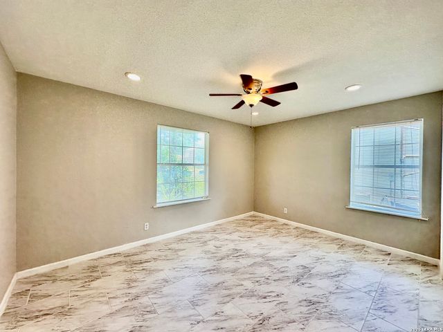 214 BASSWOOD DR, San Antonio, TX 78213