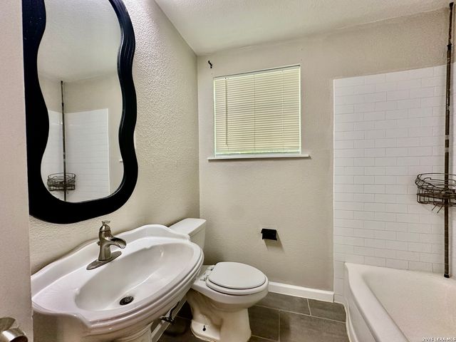 214 BASSWOOD DR, San Antonio, TX 78213