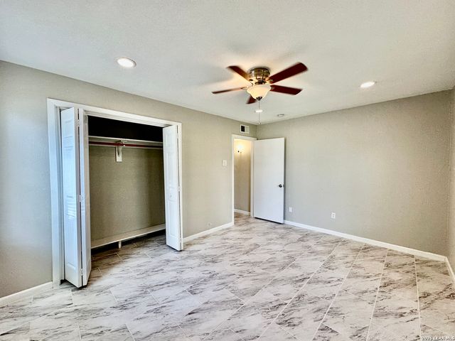214 BASSWOOD DR, San Antonio, TX 78213