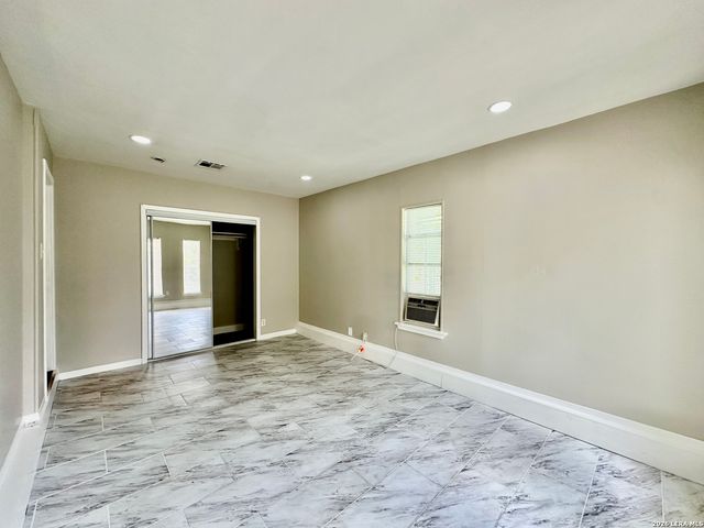 214 BASSWOOD DR, San Antonio, TX 78213
