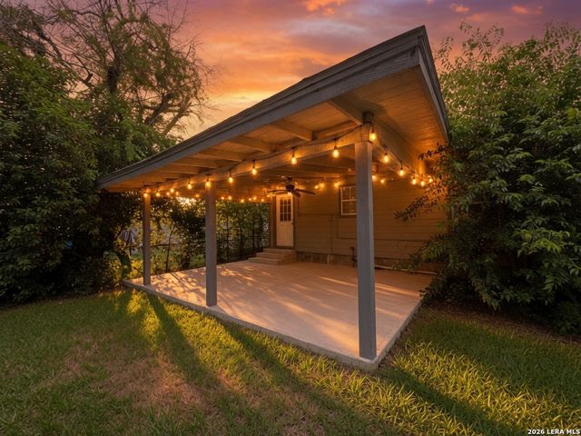 214 BASSWOOD DR, San Antonio, TX 78213