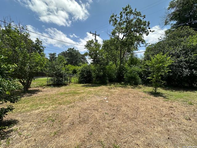 214 BASSWOOD DR, San Antonio, TX 78213