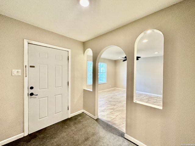 214 BASSWOOD DR, San Antonio, TX 78213