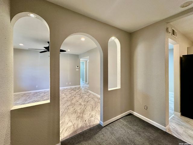 214 BASSWOOD DR, San Antonio, TX 78213