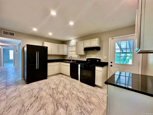 214 BASSWOOD DR, San Antonio, TX 78213