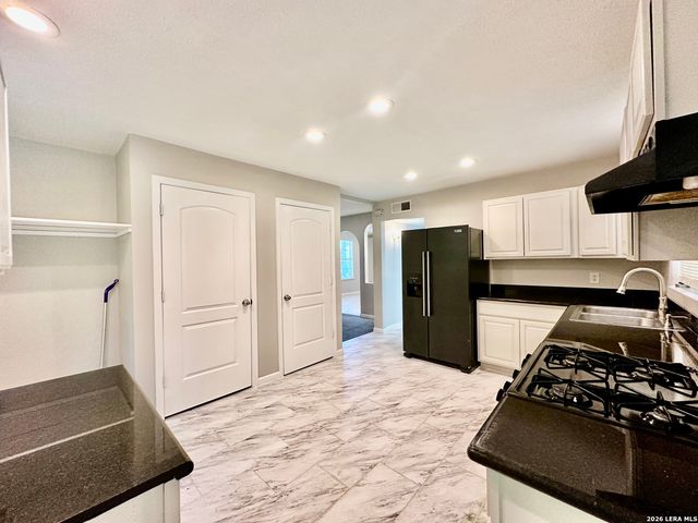 214 BASSWOOD DR, San Antonio, TX 78213