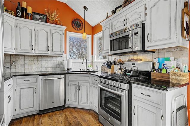 16211 W 158TH Street, Olathe, KS 66062